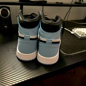 brand new shoes (never wear) don’t need them anymore because i got a lot of them